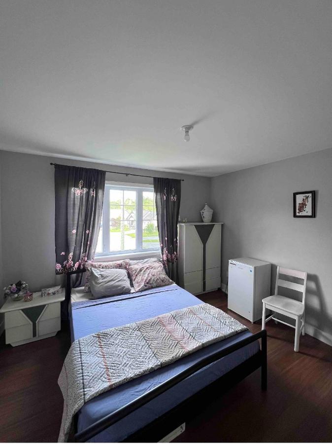Maison Chaleureuse, Energetique Et Florale Sherbrooke Bagian luar foto