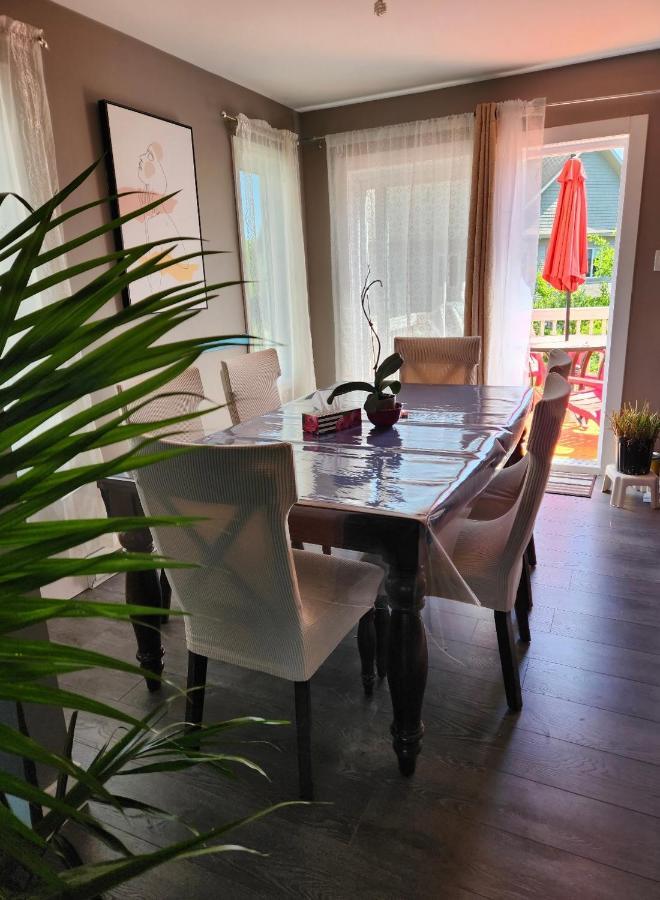 Maison Chaleureuse, Energetique Et Florale Sherbrooke Bagian luar foto